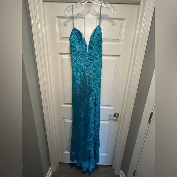 New With Tags Aqua Jovani 1012 V Neck Sequin Floral Slit Backless Prom Gown - Picture 4 of 13